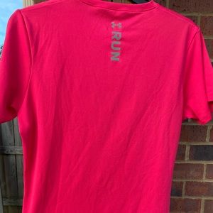 Woman’s Under Armor workout top shirt